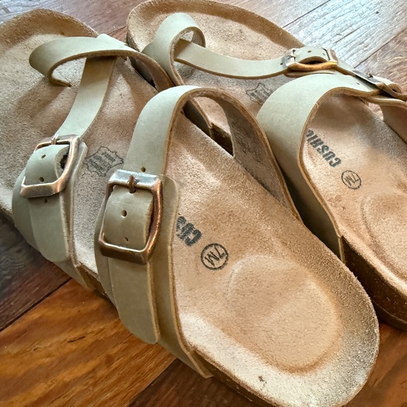 Cushionaire Luna Cork Footbed Sandal - Taupe | size 7M - Picture 4 of 7